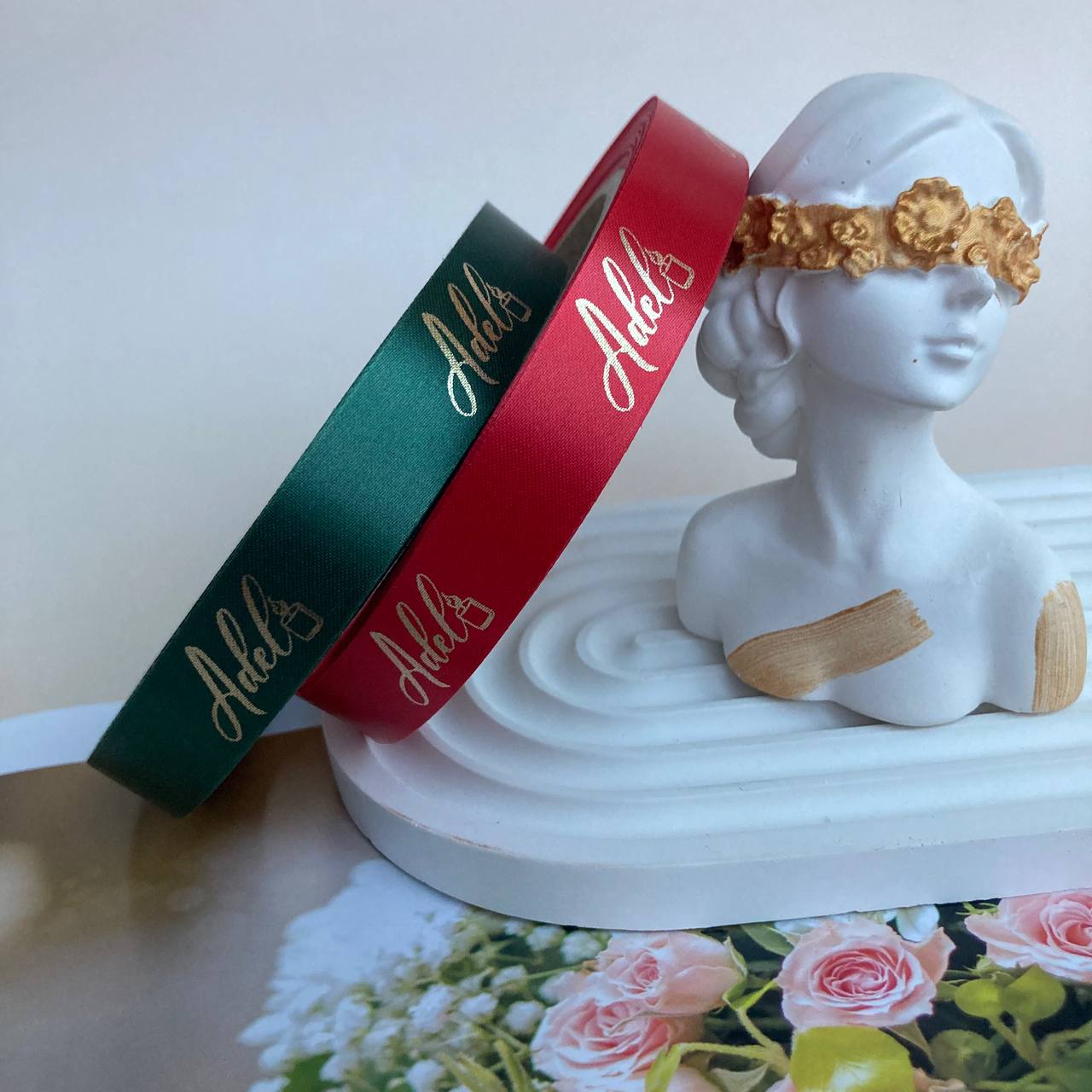 Изумрудный и алый цвета